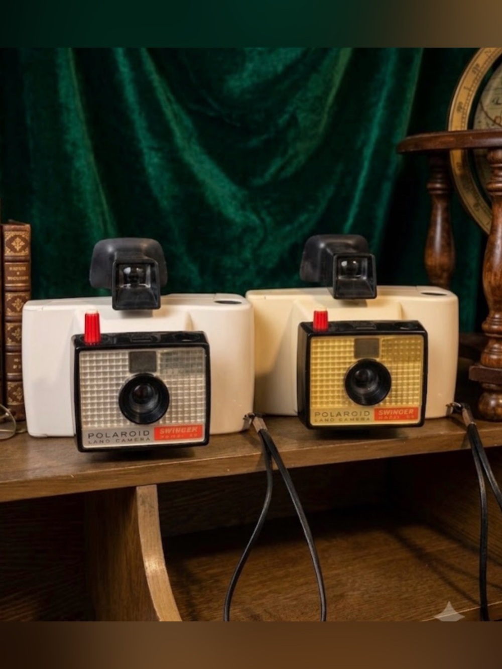 Set of 2 🩷 Vintage Polaroid Swinger Flash Cameras